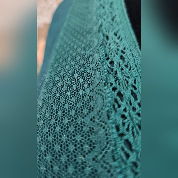 Emerald green Torrid sheer longsleeved top sz 3 - Picture 9 of 9